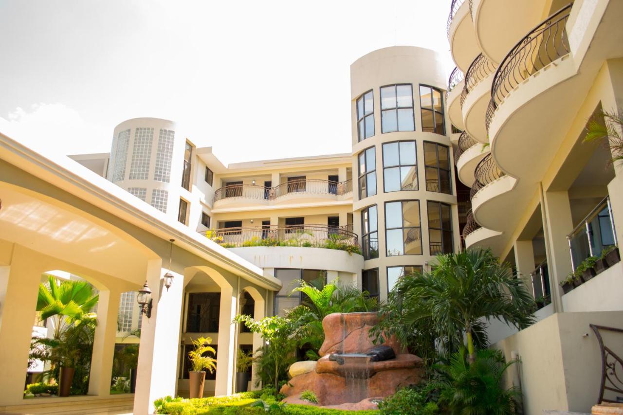 Constellation Hotel بورت أو برنس المظهر الخارجي الصورة