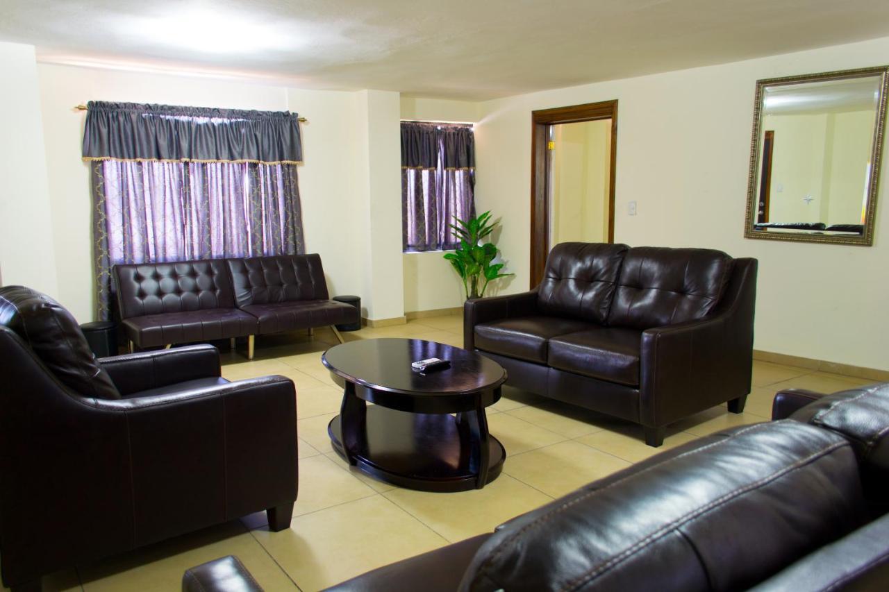 Constellation Hotel بورت أو برنس المظهر الخارجي الصورة