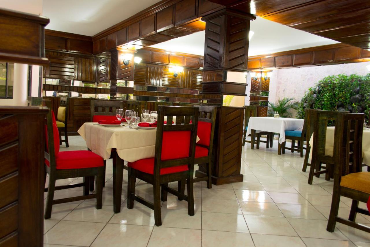 Constellation Hotel بورت أو برنس المظهر الخارجي الصورة