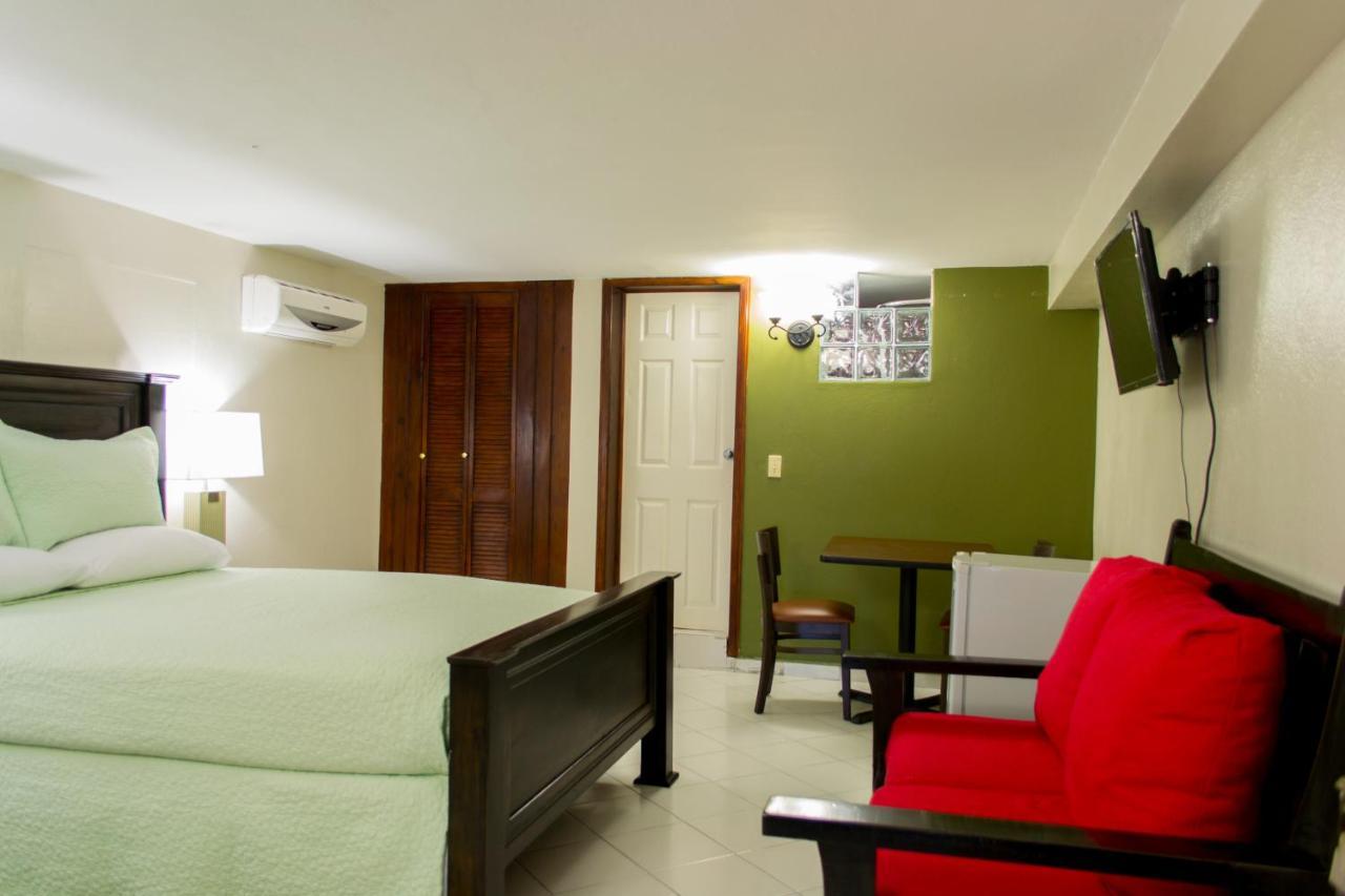 Constellation Hotel بورت أو برنس المظهر الخارجي الصورة