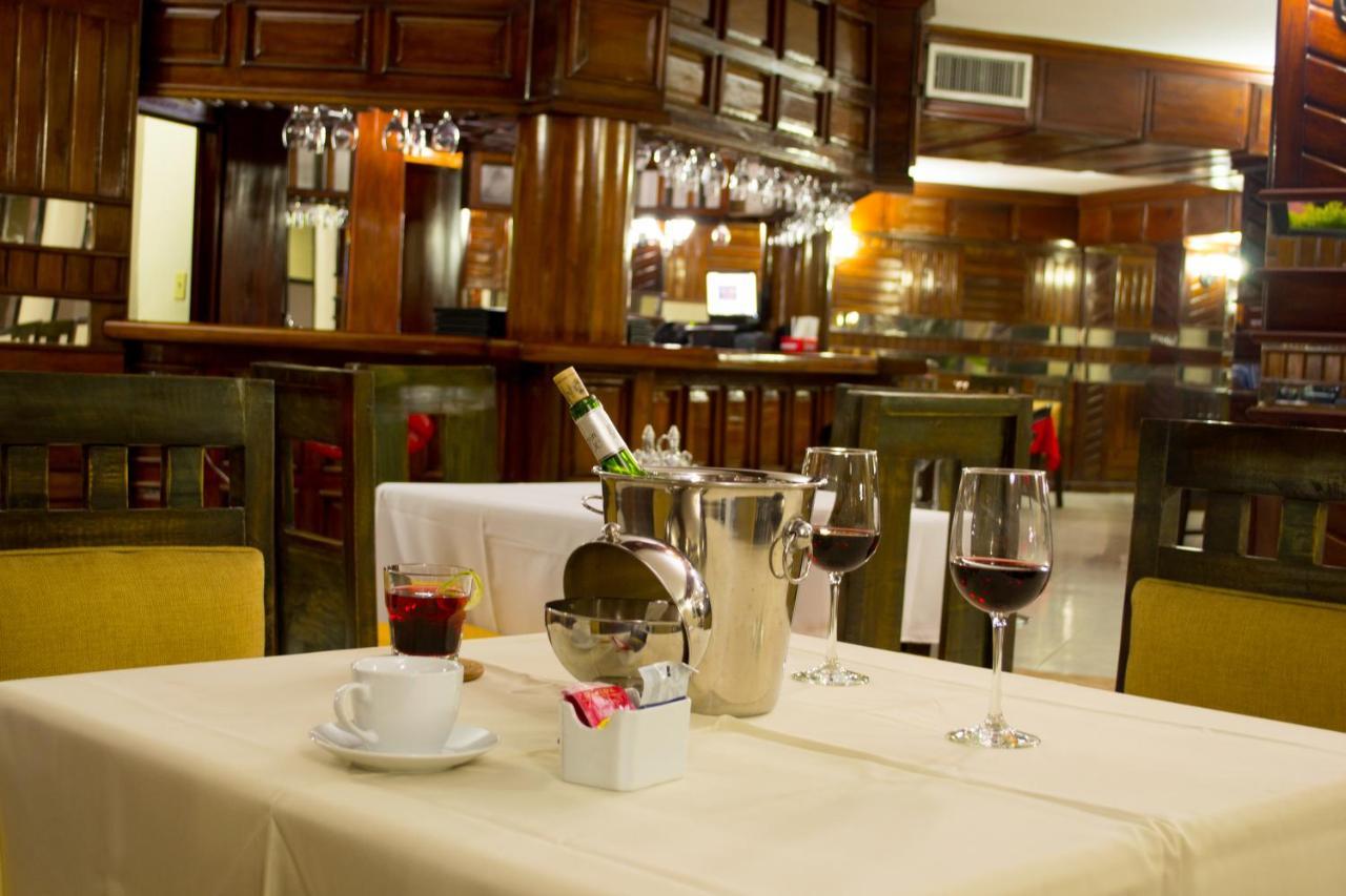 Constellation Hotel بورت أو برنس المظهر الخارجي الصورة