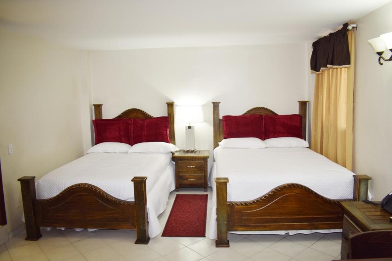 Constellation Hotel بورت أو برنس المظهر الخارجي الصورة