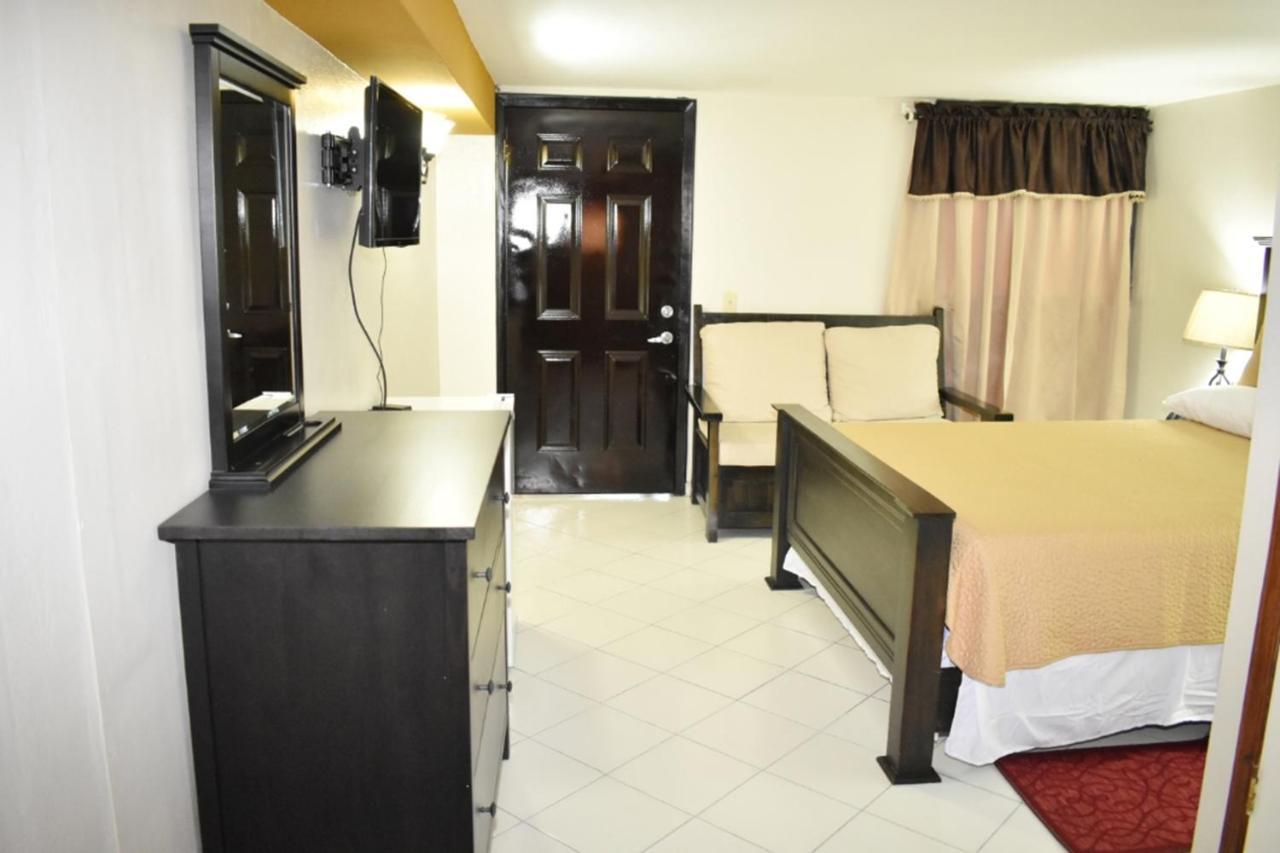 Constellation Hotel بورت أو برنس المظهر الخارجي الصورة