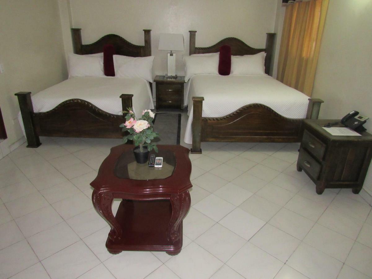 Constellation Hotel بورت أو برنس المظهر الخارجي الصورة