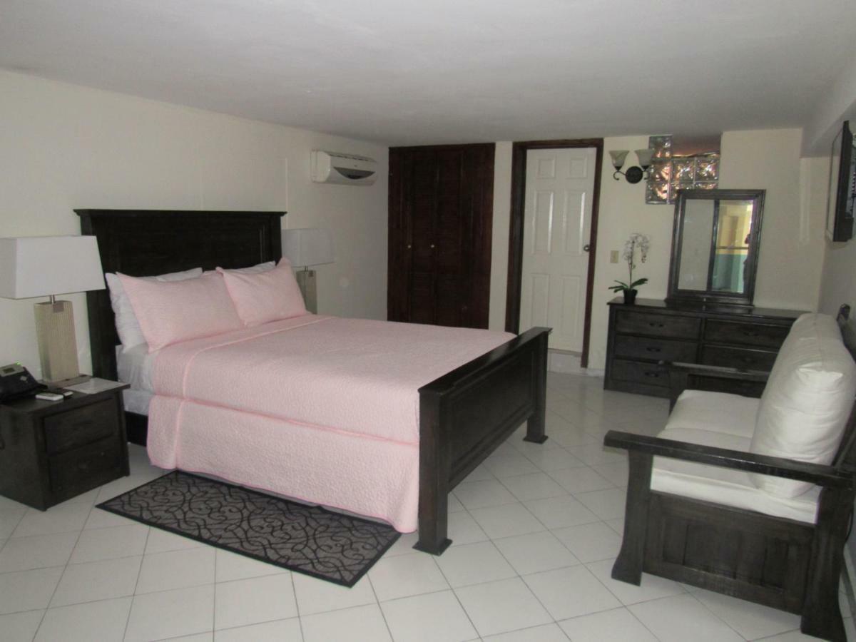 Constellation Hotel بورت أو برنس المظهر الخارجي الصورة
