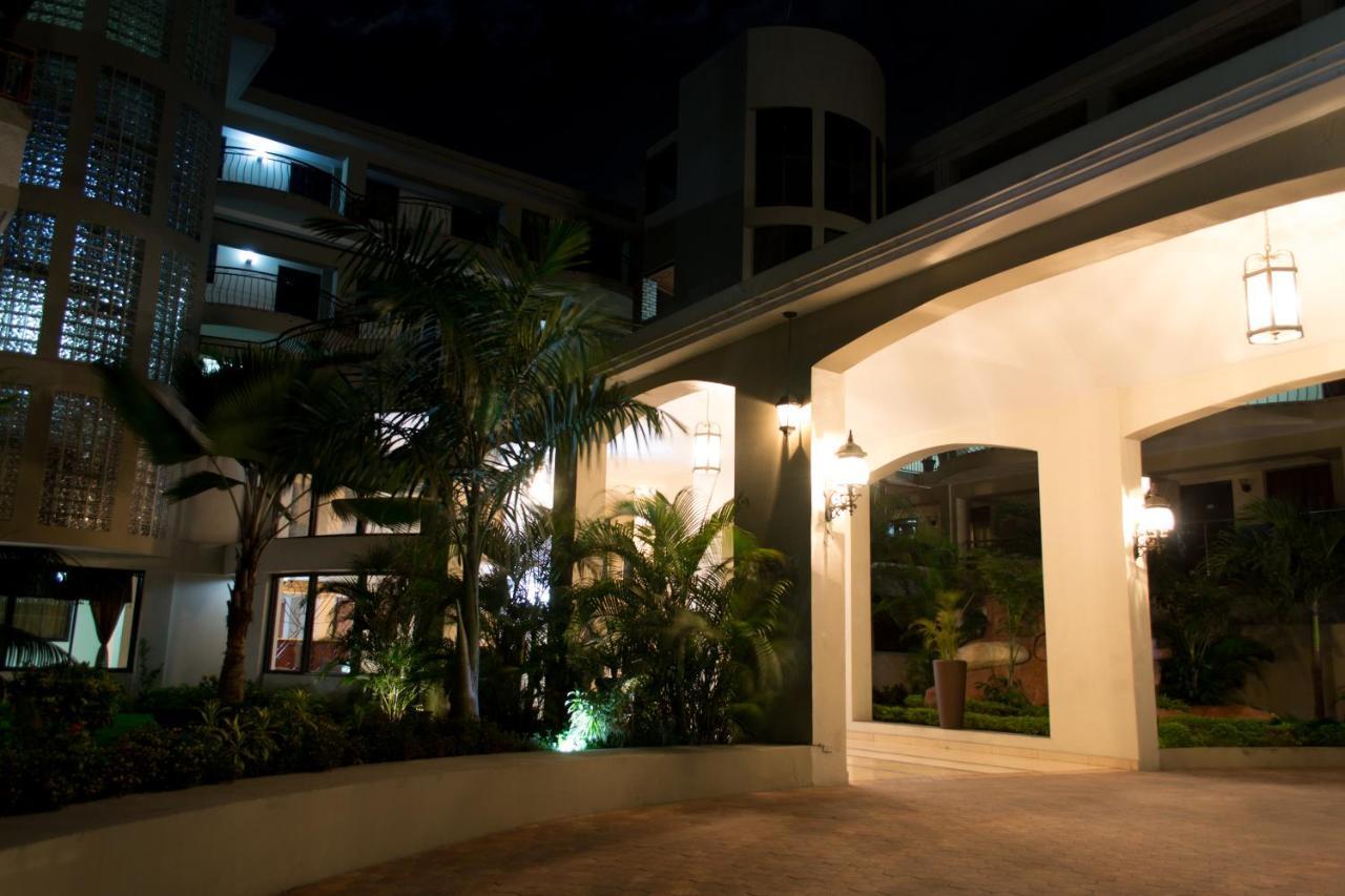 Constellation Hotel بورت أو برنس المظهر الخارجي الصورة