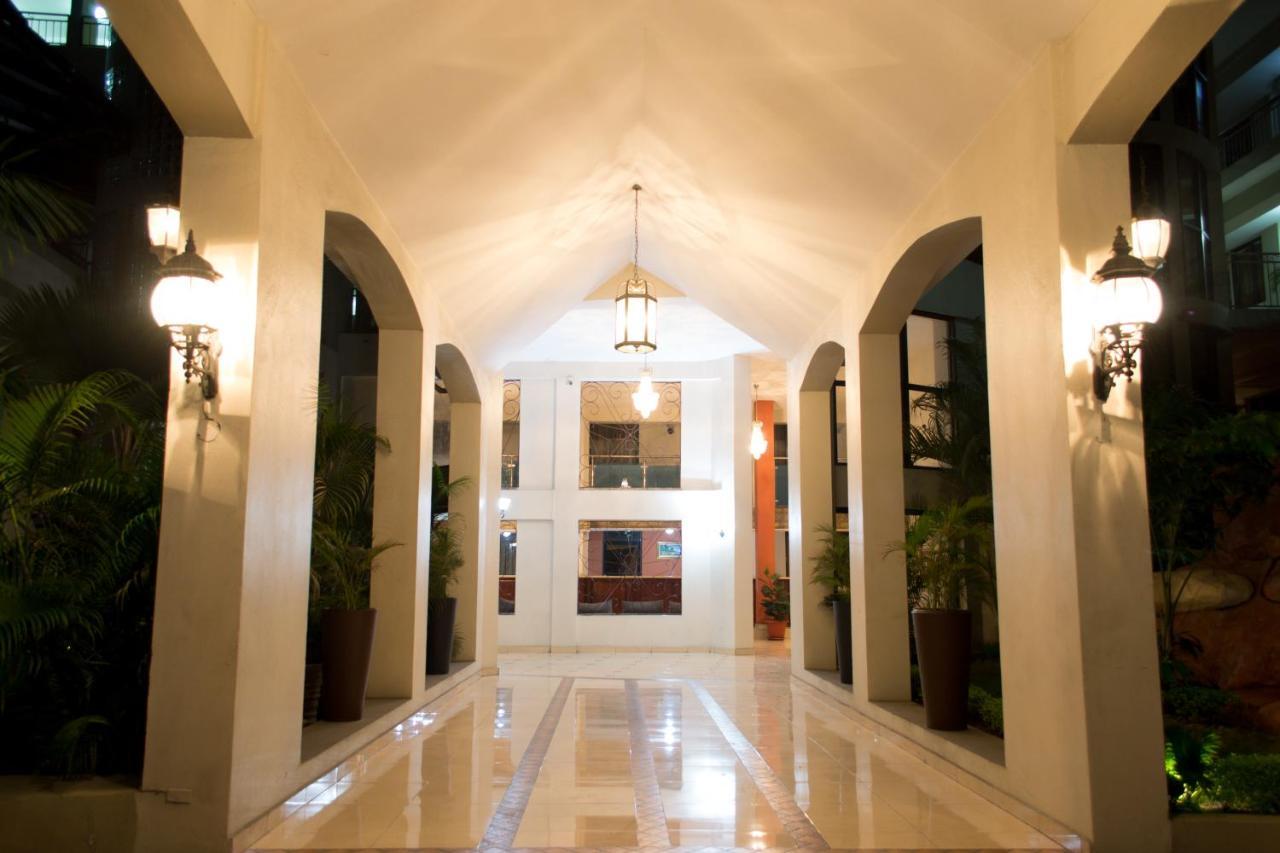 Constellation Hotel بورت أو برنس المظهر الخارجي الصورة