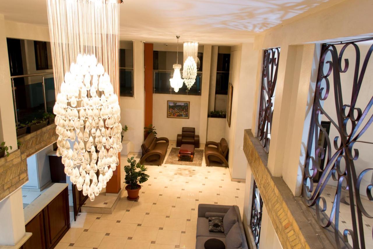 Constellation Hotel بورت أو برنس المظهر الخارجي الصورة
