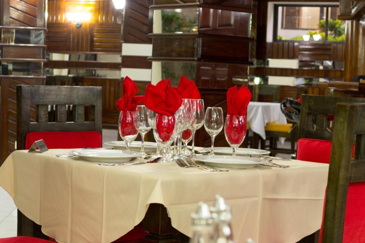 Constellation Hotel بورت أو برنس المظهر الخارجي الصورة