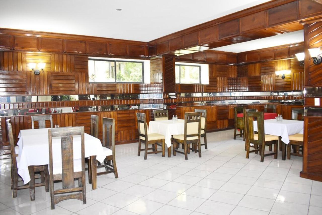 Constellation Hotel بورت أو برنس المظهر الخارجي الصورة